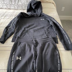 *LIKE NEW* Under Armour Women’s Sweatsuit (L)